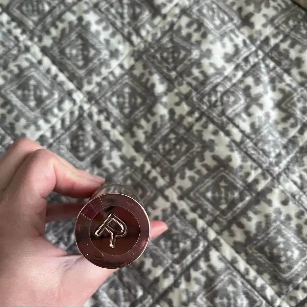Revolution Conceal & Hydrate Radiance Foundation with Hylaronic Acid F11